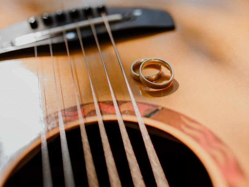 Max Trieß, Gitarrist und Sänger für Hochzeiten, Trauung