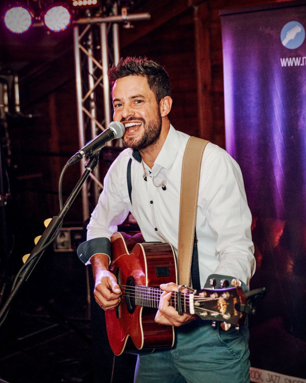 Max Trieß, Gitarrist und Sänger für Hochzeiten, Party