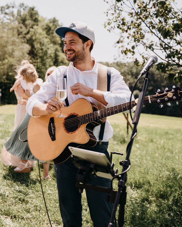 Max Trieß, Gitarrist und Sänger für Hochzeiten, Sektempfang