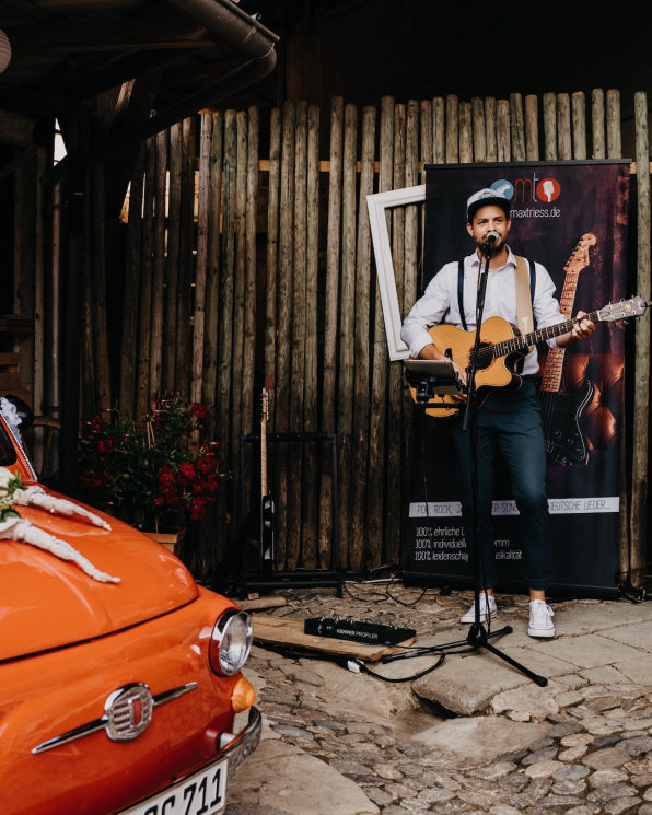 Max Trieß, Gitarrist und Sänger für Hochzeiten, Sektempfang