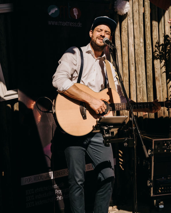 Max Trieß, Gitarrist und Sänger für Hochzeiten, Trauung