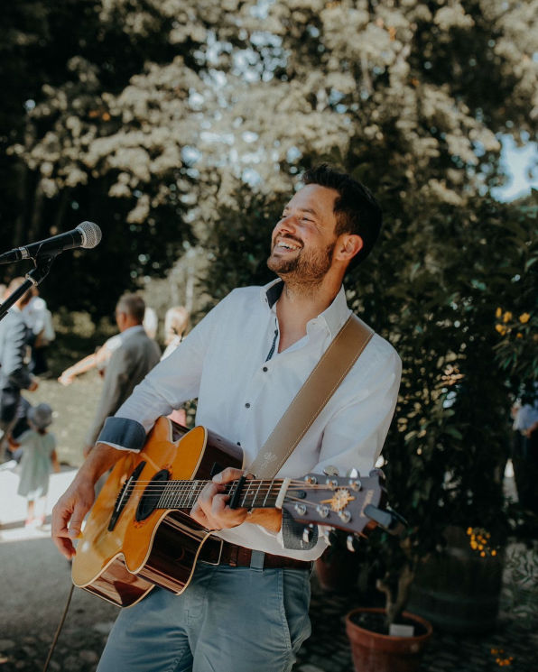 Max Trieß, Gitarrist und Sänger für Hochzeiten, Trauung